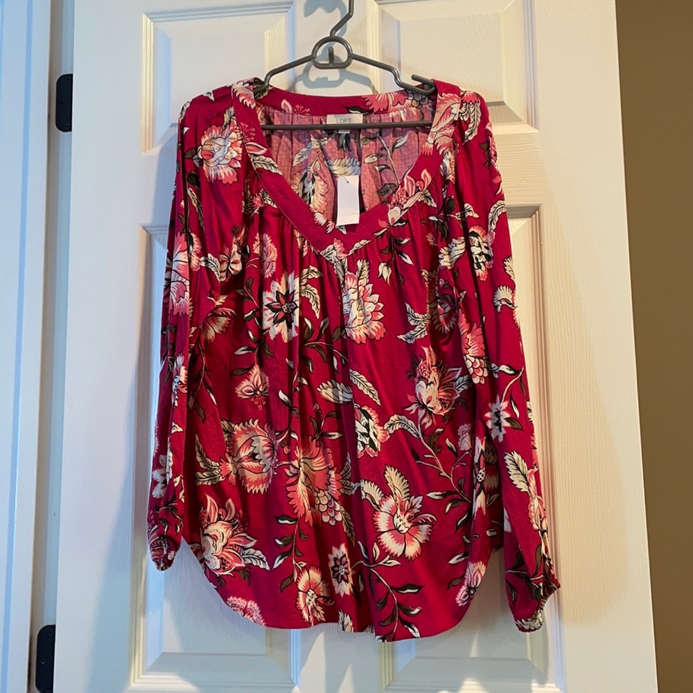 Loft  blouse size med brand née 100% rayon beautiful floral print
